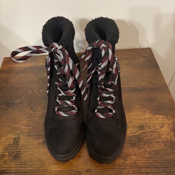 NWOT Jellypop Brandi Black Faux Suede Sherpa Trim Heeled Combat Boot (Women's 9) - Picture 2 of 10